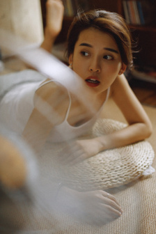 男生女晚上剧烈运动扑克